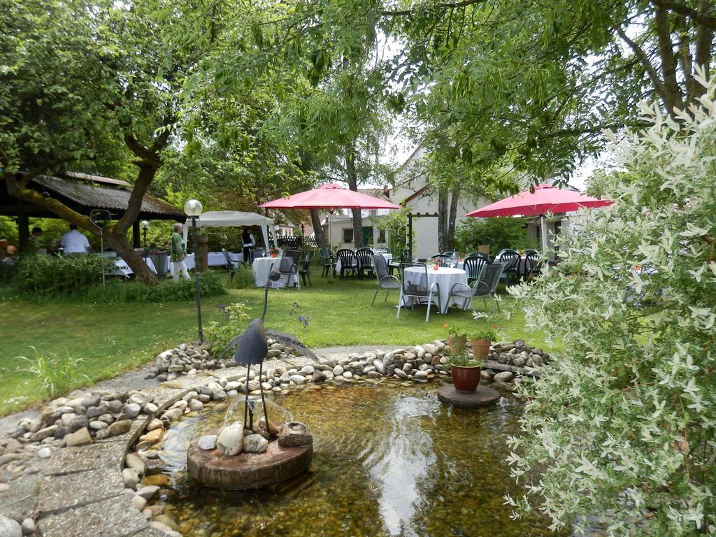 Landgasthof & Hotel "Zum Schwan" Gmbh Trippstadt Dış mekan fotoğraf