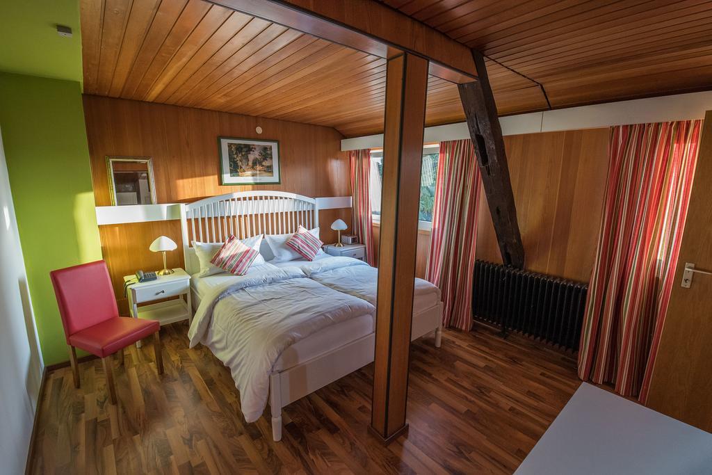Landgasthof & Hotel "Zum Schwan" Gmbh Trippstadt Dış mekan fotoğraf