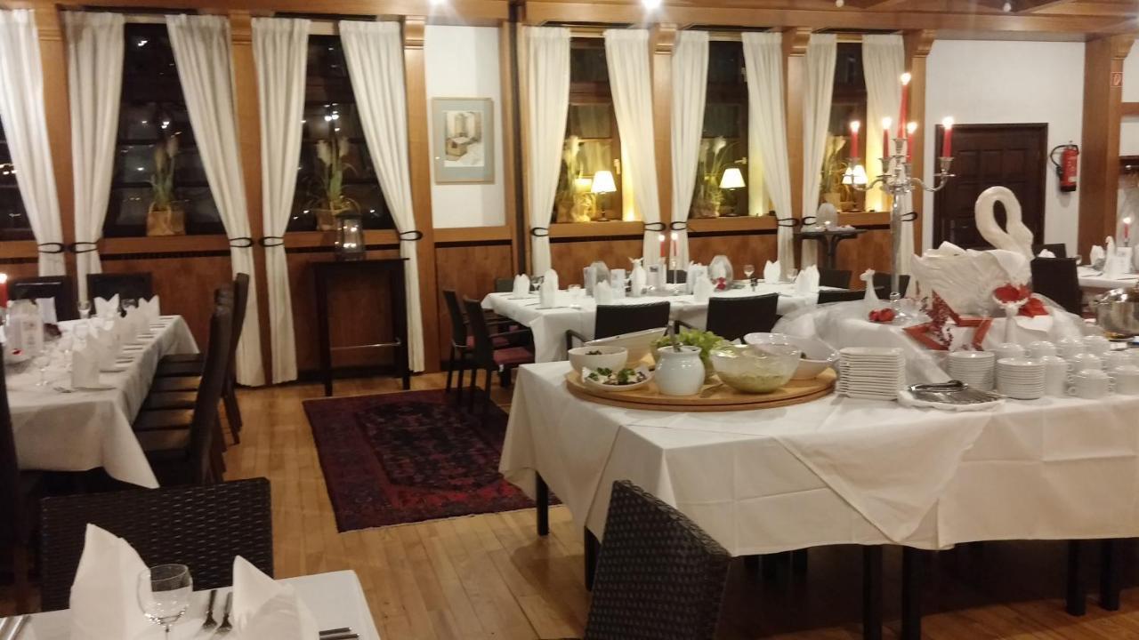 Landgasthof & Hotel "Zum Schwan" Gmbh Trippstadt Dış mekan fotoğraf